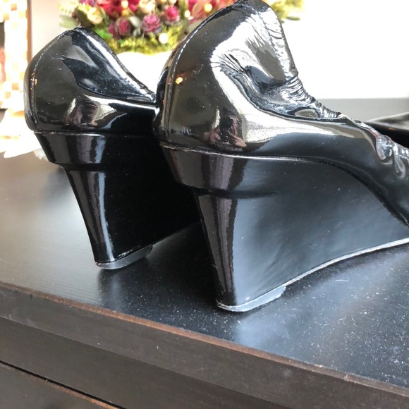 Vera Wang Lavender Ella Patent Leather Wedge - Picture 5 of 7